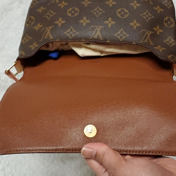 Lv Shoulder Bag - Picture 10 of 16